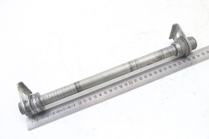 photo de REAR WHEEL AXLE SUZUKI GSF S BANDIT 600 (2000 - 2004) - Alternative perspective