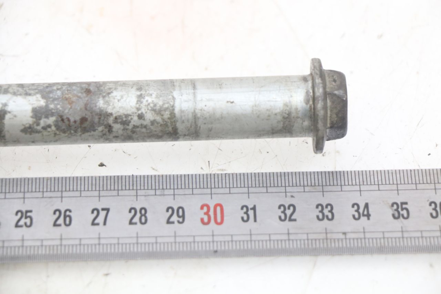 photo de REAR WHEEL AXLE SUZUKI SV N 650 (1999 - 2002) - Component detail