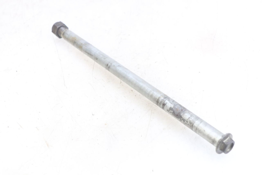 photo de REAR WHEEL AXLE SUZUKI SV N 650 (1999 - 2002) - Alternative perspective