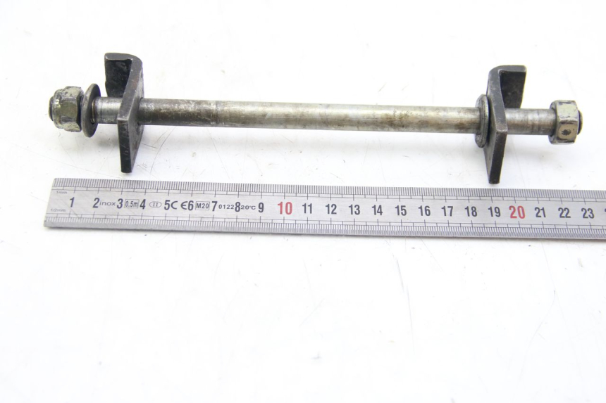 photo de REAR WHEEL AXLE APRILIA SX 50 (2011 - 2017) - Alternative perspective