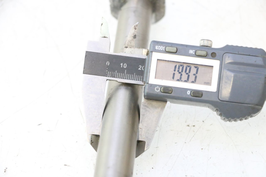 photo de REAR WHEEL AXLE KTM SX 85 (2018 - 2024) - Technical close-up