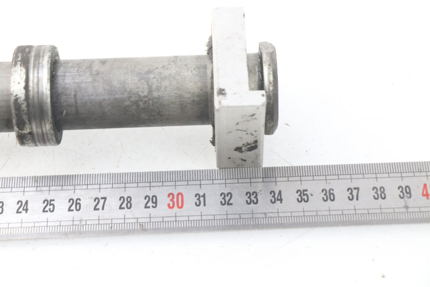 photo de REAR WHEEL AXLE YAMAHA TDM ABS 900 (2002 - 2014) - Component detail