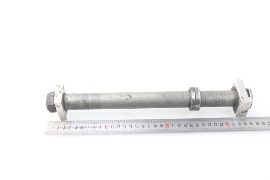 photo de REAR WHEEL AXLE YAMAHA TDM ABS 900 (2002 - 2014) - Zoom on usage condition