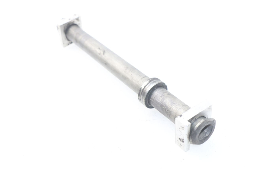 photo de REAR WHEEL AXLE YAMAHA TDM ABS 900 (2002 - 2014) - Technical close-up