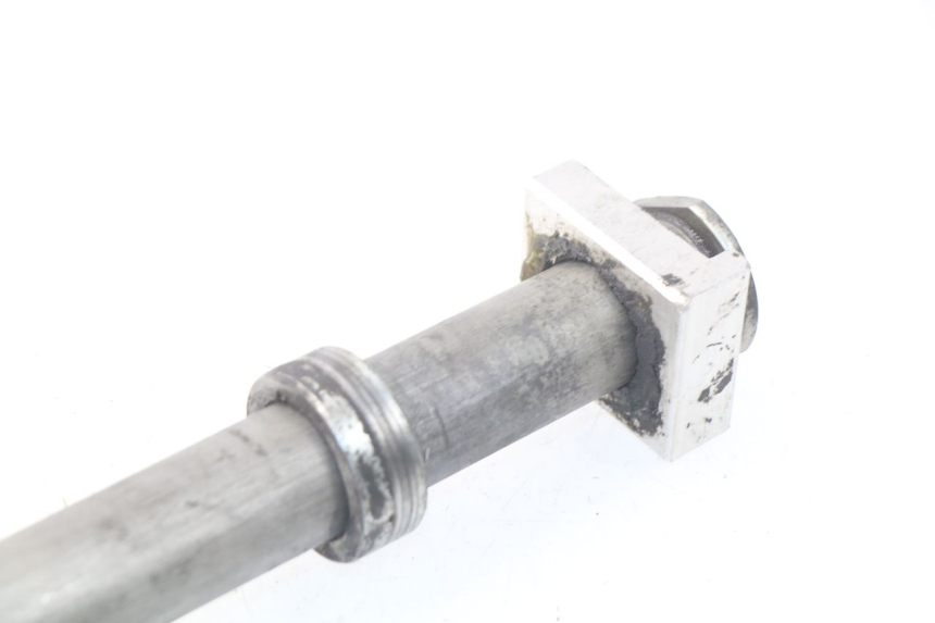 photo de REAR WHEEL AXLE YAMAHA TDM ABS 900 (2002 - 2014) - Fixing points details