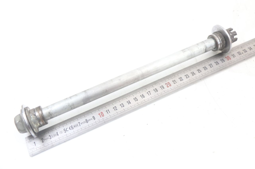 photo de REAR WHEEL AXLE YAMAHA TDR DELTABOX 125 (1997 - 2003) - Zoom on usage condition