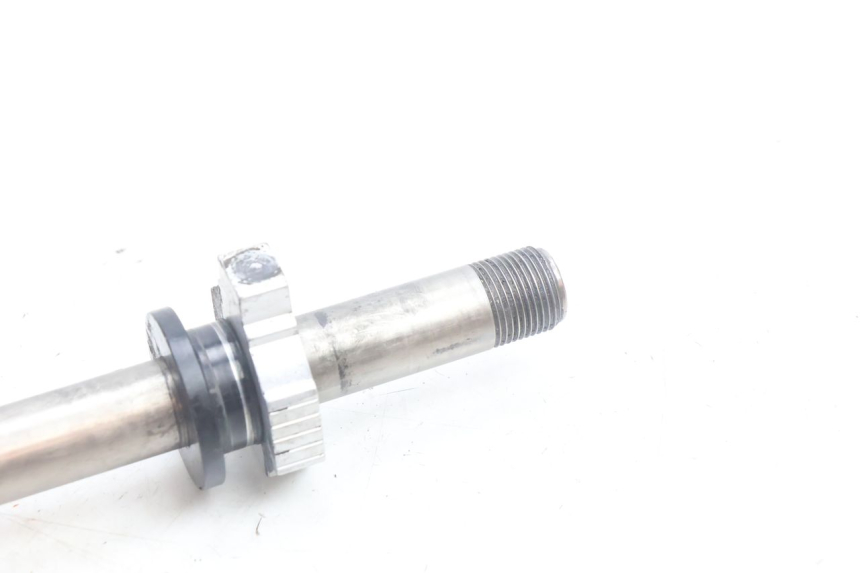 photo de REAR WHEEL AXLE HUSABERG TE 250 (2011 - 2014) - Zoom on usage condition