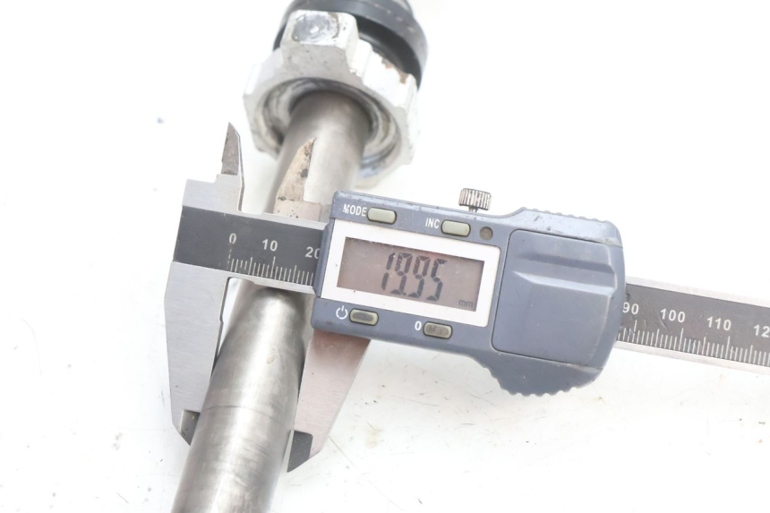 photo de REAR WHEEL AXLE HUSABERG TE 250 (2011 - 2014) - Fixing points details