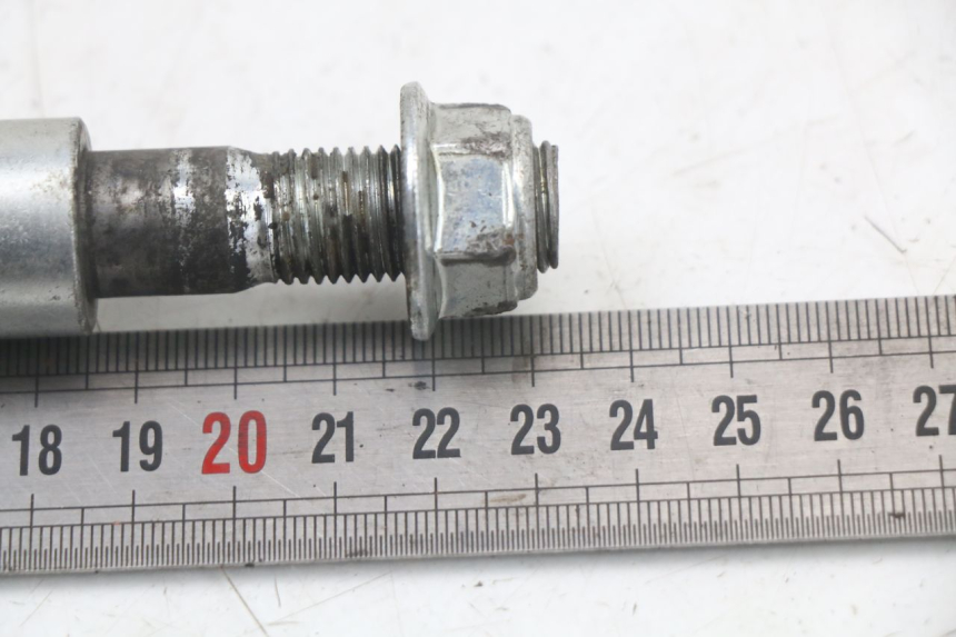 photo de REAR WHEEL AXLE NITRO MOTORS THUNDER 125 - Zoom on usage condition