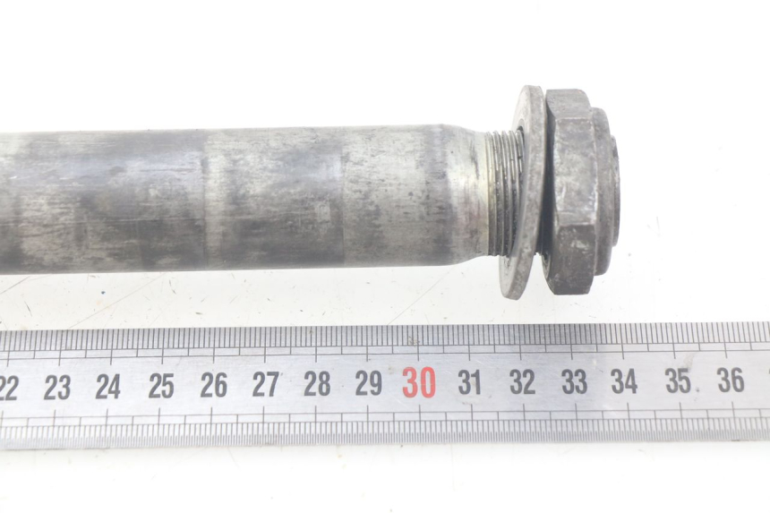 photo de REAR WHEEL AXLE SUZUKI TLS TL S 1000 (1997 - 2001) - Component detail