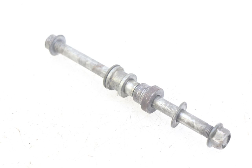 photo de REAR WHEEL AXLE YAMAHA TTR 125 (2000 - 2020) - Zoom on usage condition