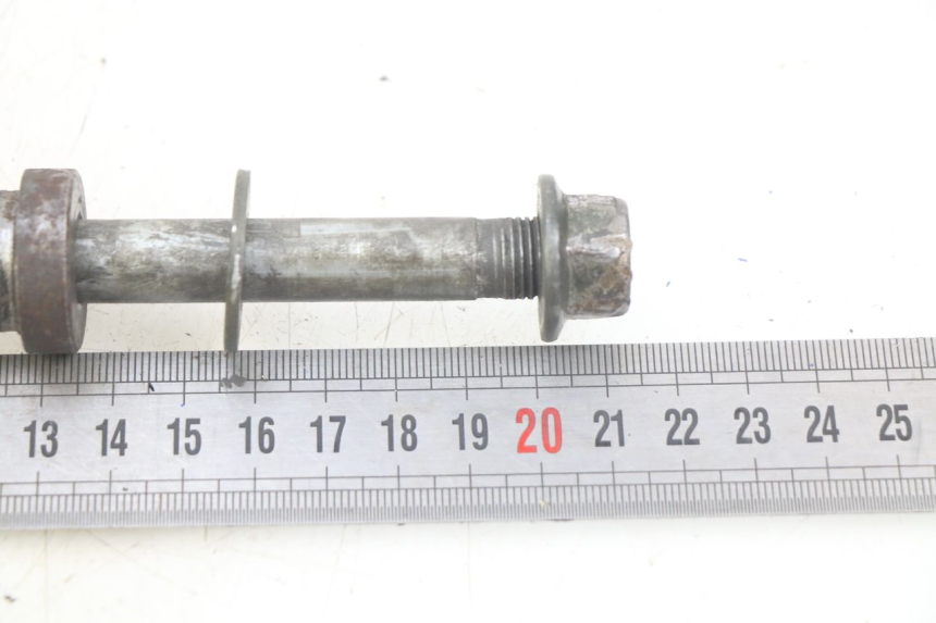 photo de REAR WHEEL AXLE YAMAHA TTR 125 (2000 - 2020) - Alternative perspective