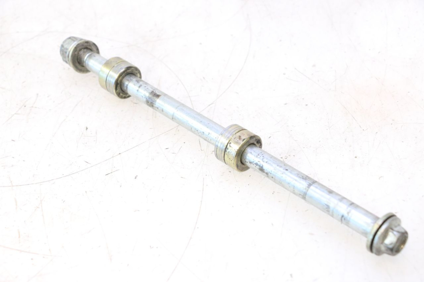 photo de REAR WHEEL AXLE DAELIM VJ ROADWIN 125 (2004 - 2007) - Component detail