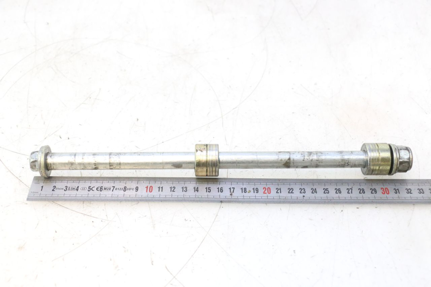 photo de REAR WHEEL AXLE DAELIM VJ ROADWIN 125 (2004 - 2007) - Alternative perspective