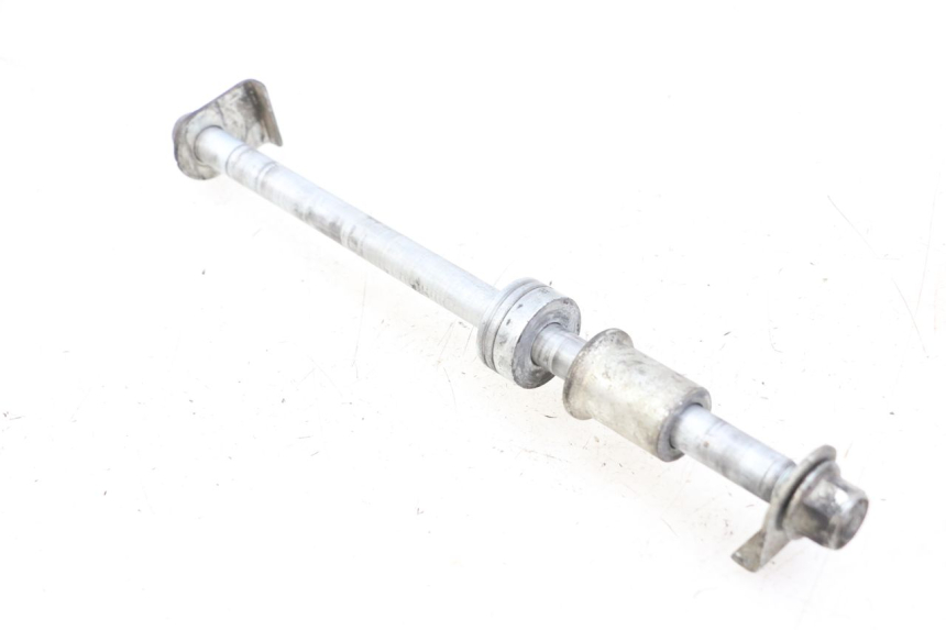 photo de REAR WHEEL AXLE SUZUKI VL INTRUDER 125 (2004 - 2007) - Alternative perspective