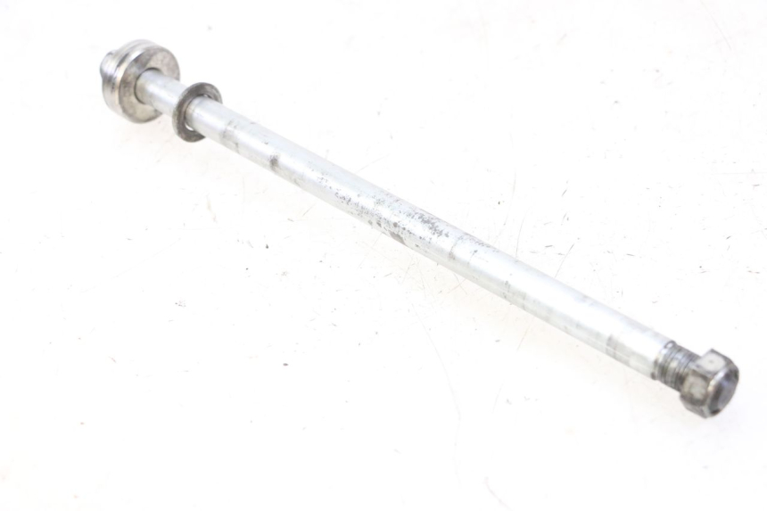 photo de REAR WHEEL AXLE YAMAHA XJ6 ABS 600 (2008 - 2016) - Technical close-up