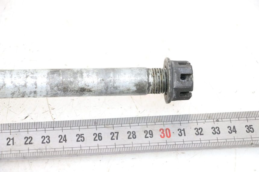 photo de REAR WHEEL AXLE YAMAHA XJ600 XJ DIVERSION 600 (1992 - 1997) - Component detail