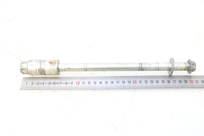 photo de REAR WHEEL AXLE HONDA XLV VARADERO 125 (2007 - 2012) - Alternative perspective
