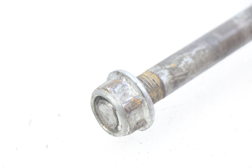 photo de REAR WHEEL AXLE HONDA XR 70 (1997 - 2003) - Zoom on usage condition