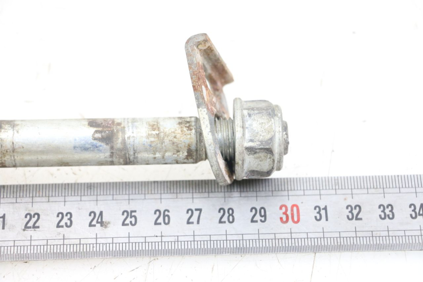 photo de REAR WHEEL AXLE HYOSUNG XRX 125 (2000 - 2008) - Zoom on usage condition