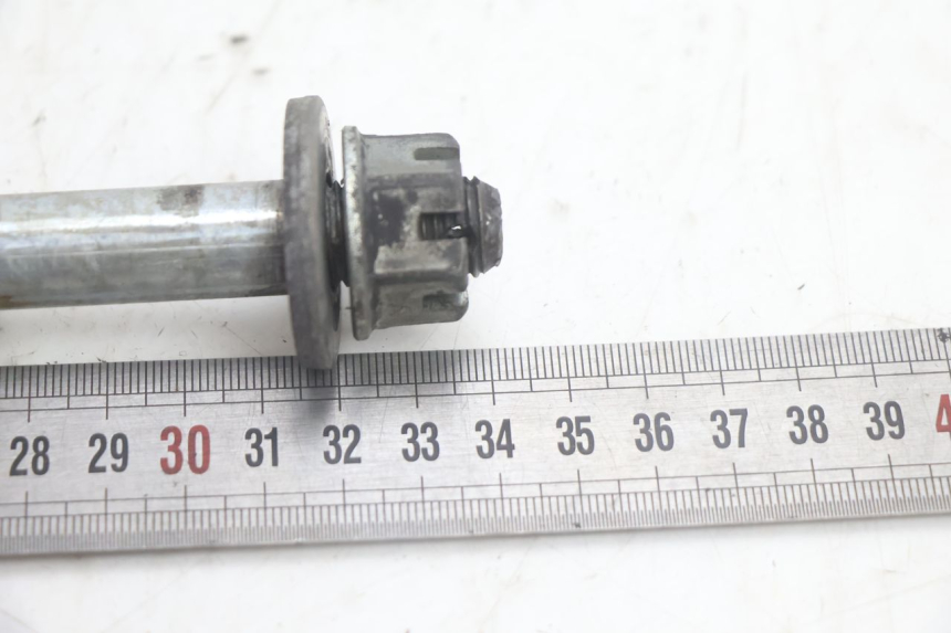 photo de REAR WHEEL AXLE YAMAHA XV VIRAGO 535 (1988 - 2004) - Alternative perspective