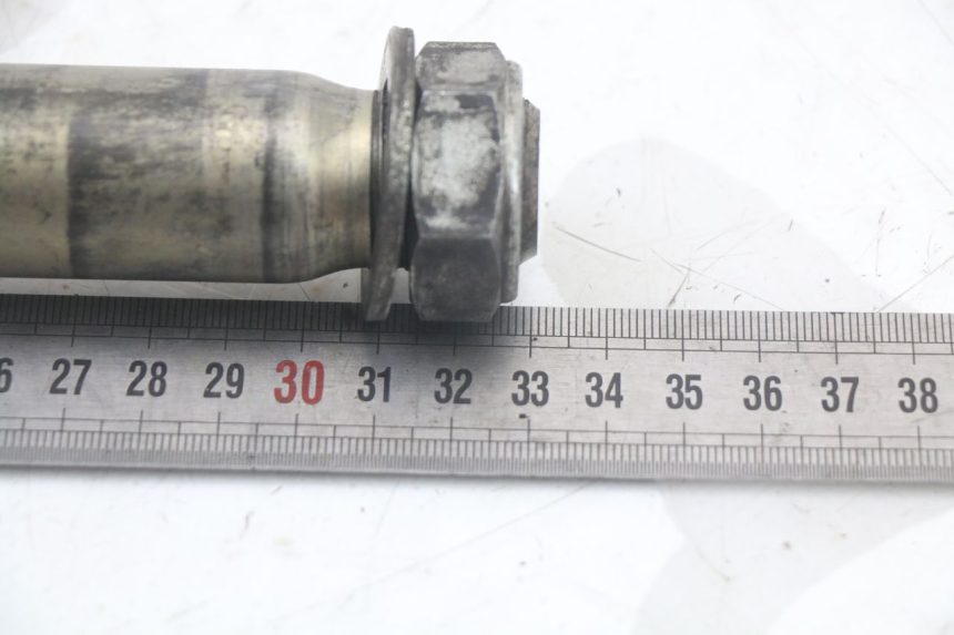 photo de REAR WHEEL AXLE YAMAHA FZ1 FAZER 1000 (2007 - 2009) - Alternative perspective