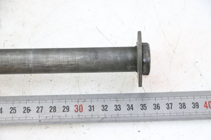 photo de REAR WHEEL AXLE YAMAHA FZS FAZER 600 (2001 - 2003) - Component detail