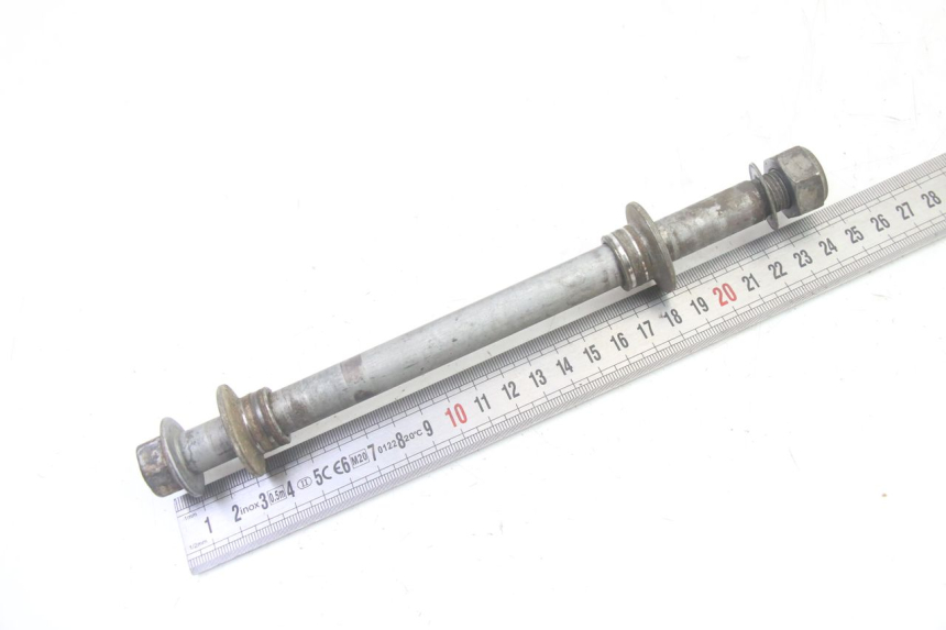 photo de REAR WHEEL AXLE YAMAHA YZ 85 (2022 - 2025) - Zoom on usage condition