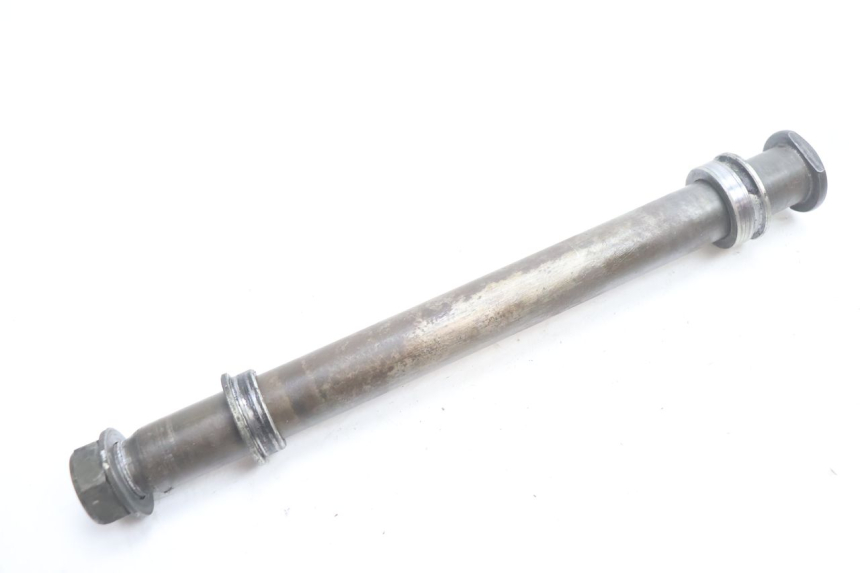 photo de REAR WHEEL AXLE YAMAHA YZF R GENESIS 750 (1993 - 1998) - Component detail