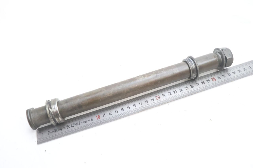photo de REAR WHEEL AXLE YAMAHA YZF R GENESIS 750 (1993 - 1998) - Zoom on usage condition
