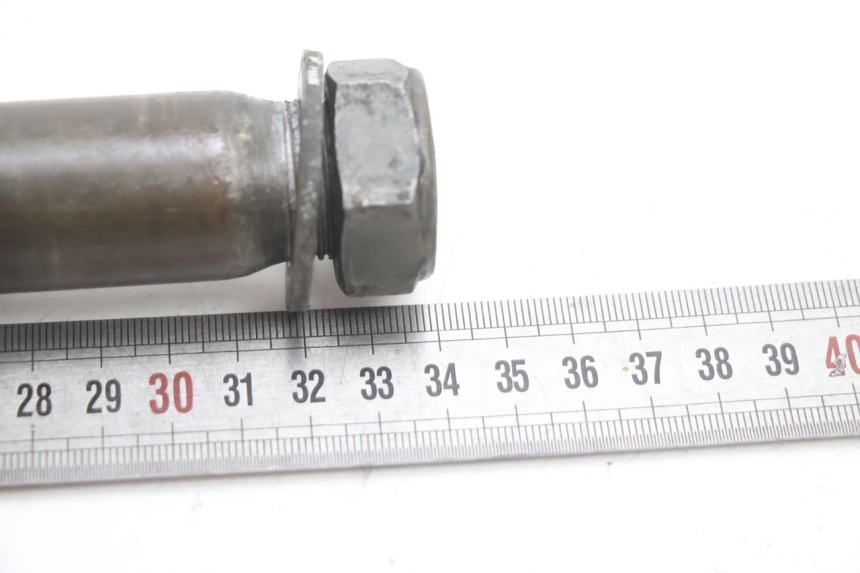 photo de REAR WHEEL AXLE YAMAHA YZF R GENESIS 750 (1993 - 1998) - Alternative perspective