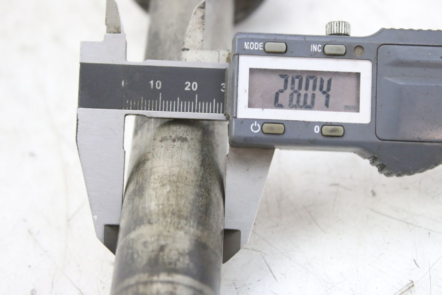 photo de REAR WHEEL AXLE YAMAHA YZF R1 1000 (2007 - 2008) - Zoom on usage condition