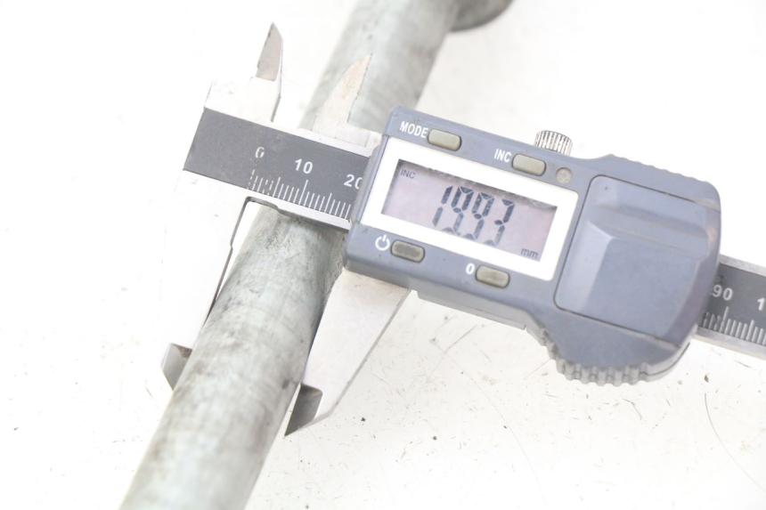 photo de REAR WHEEL AXLE KAWASAKI Z S 750 (2003 - 2006) - Zoom on usage condition