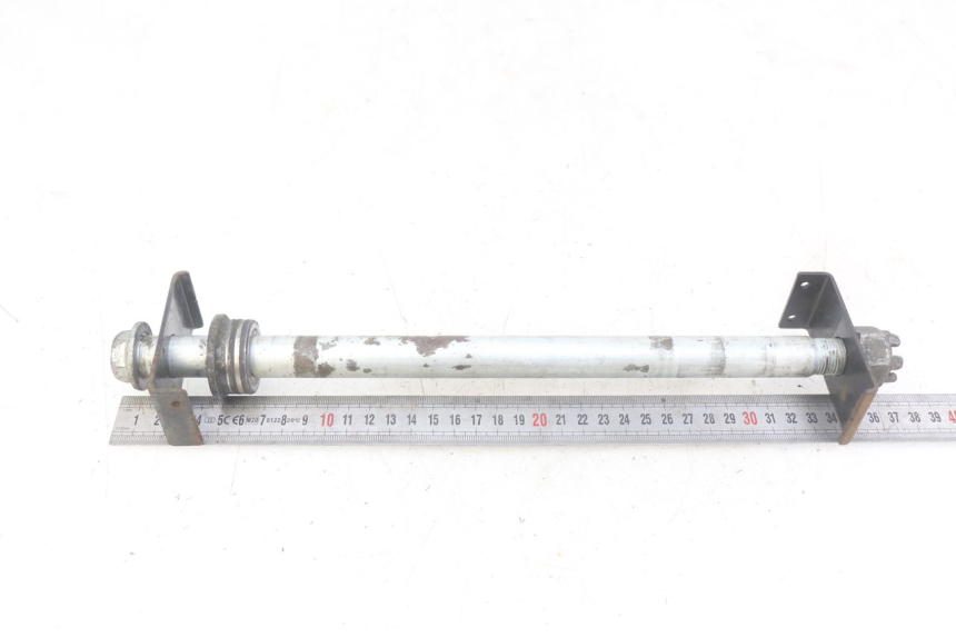 photo de REAR WHEEL AXLE KAWASAKI Z 750 (2007 - 2013) - Zoom on usage condition