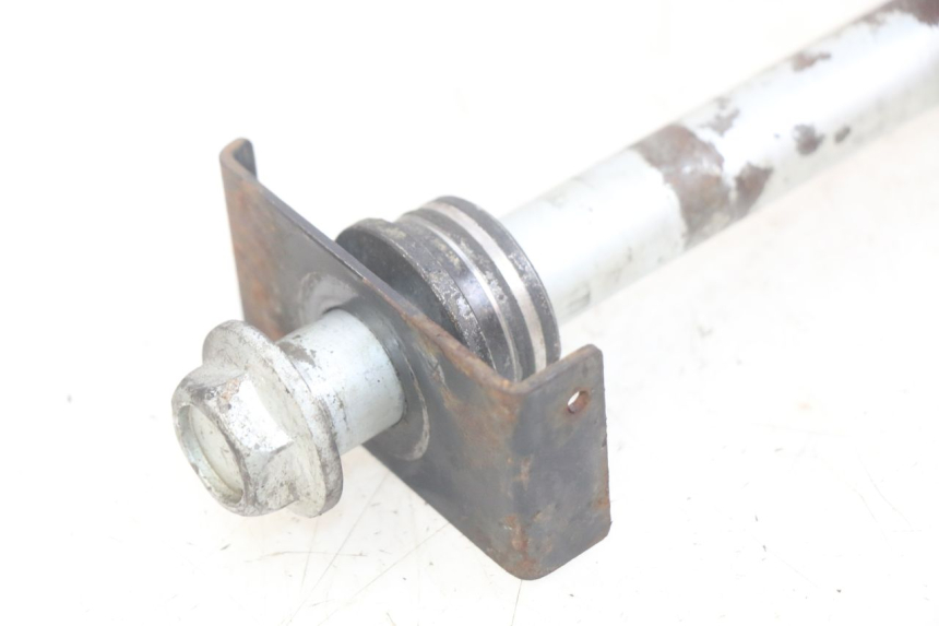 photo de REAR WHEEL AXLE KAWASAKI Z 750 (2007 - 2013) - Technical close-up