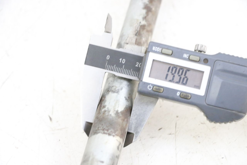 photo de REAR WHEEL AXLE KAWASAKI ZR 7 750 (1999 - 2004) - Component detail