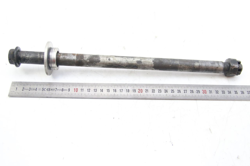 photo de REAR WHEEL AXLE KAWASAKI ZX-6R ZX6R 600 (1995 - 1997) - Zoom on usage condition