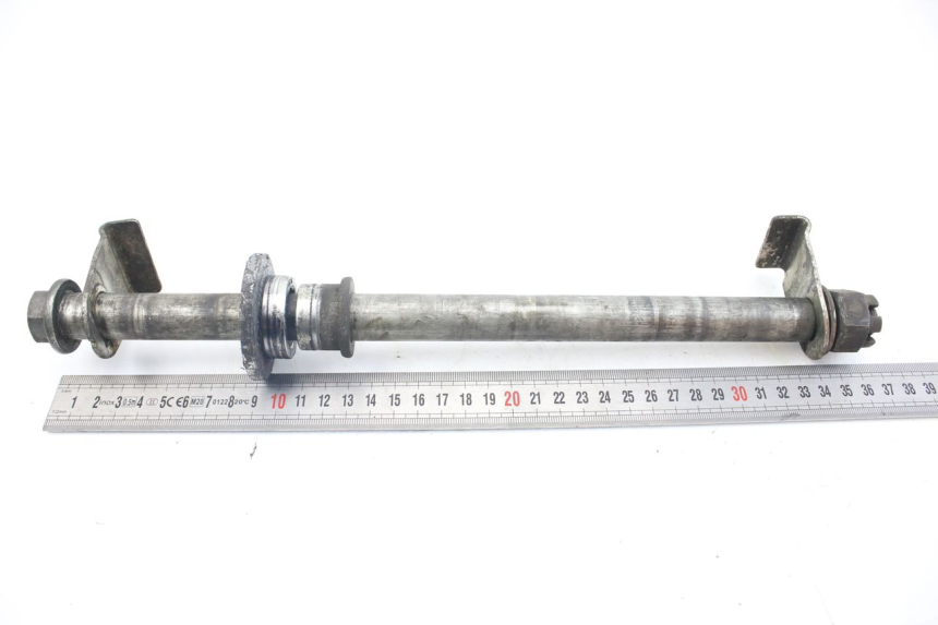 photo de REAR WHEEL AXLE KAWASAKI ZZR 600 (1995 - 2004) - Alternative perspective