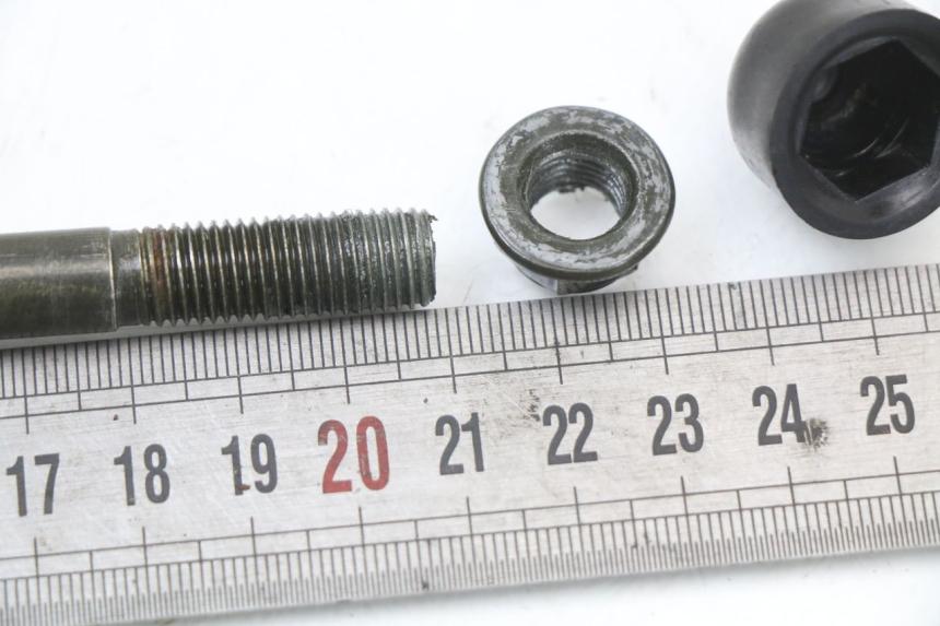 photo de Front wheel axle E-MAX 80L 1 (2011 - 2014) - Zoom on usage condition