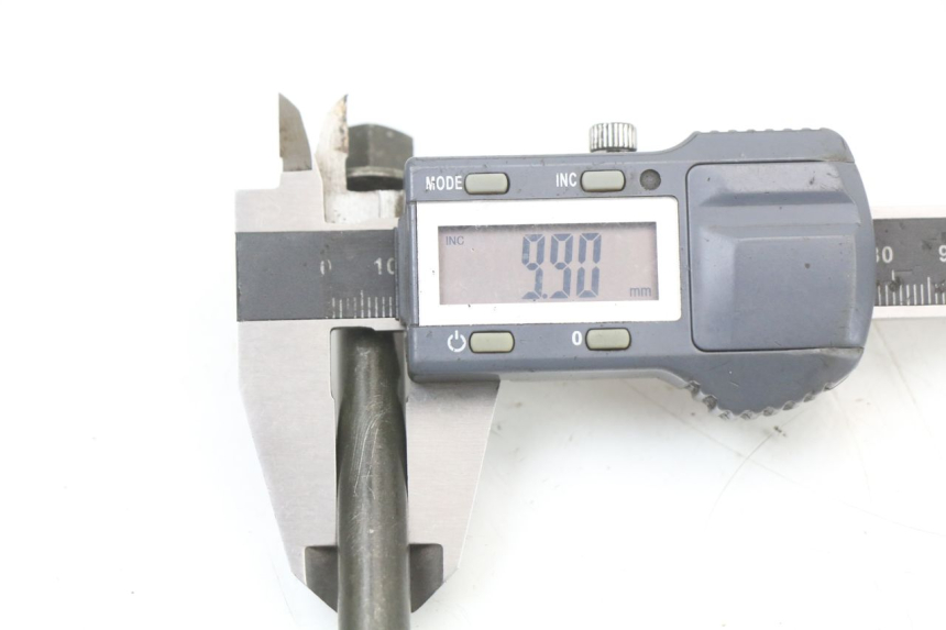 photo de Front wheel axle E-MAX 80L 1 (2011 - 2014) - Alternative perspective