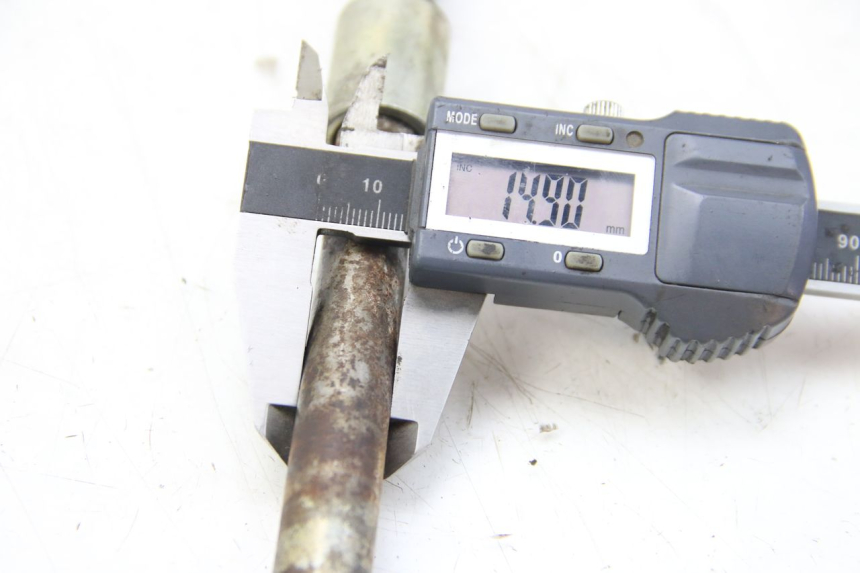 photo de FRONT WHEEL AXLE ORION AGB37 CRF1 DIRT BIKE 125 (2013 - 2021) - Component detail