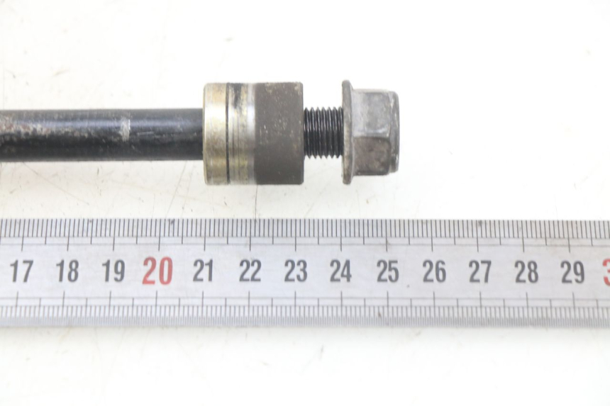 photo de FRONT WHEEL AXLE KYMCO AGILITY 16+ 4T 50 (2018 - 2023) - Zoom on usage condition