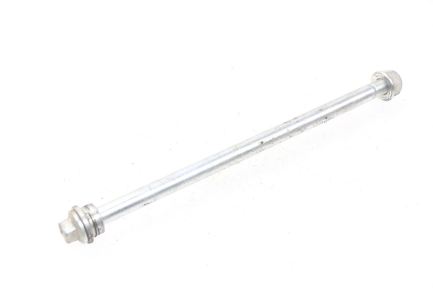 photo de FRONT WHEEL AXLE KYMCO AGILITY 4T 50 (2018 - 2022) - Technical close-up