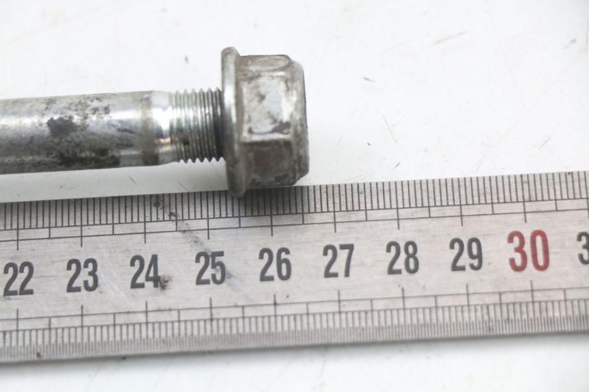 photo de FRONT WHEEL AXLE KYMCO AGILITY 4T 50 (2018 - 2022) - Zoom on usage condition