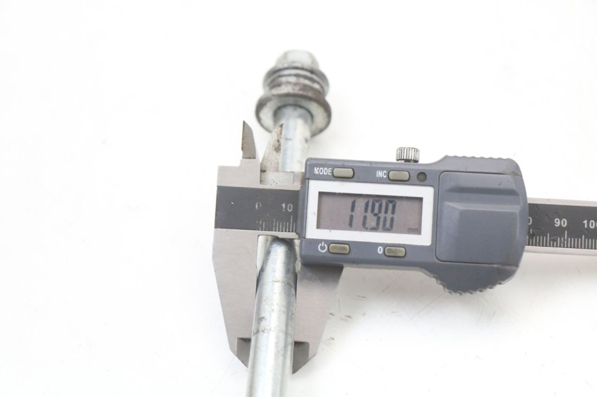 photo de FRONT WHEEL AXLE KYMCO AGILITY 4T 50 (2018 - 2022) - Alternative perspective