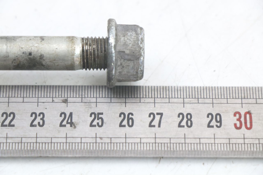 photo de FRONT WHEEL AXLE KYMCO AGILITY 4T 50 (2018 - 2022) - Zoom on usage condition