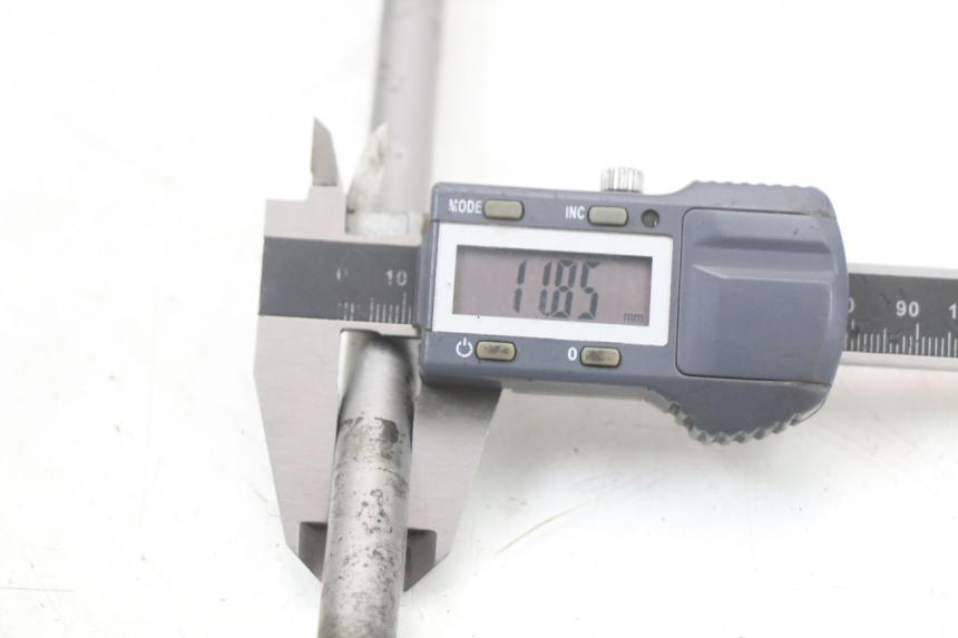 photo de FRONT WHEEL AXLE KYMCO AGILITY 4T 50 (2018 - 2022) - Alternative perspective