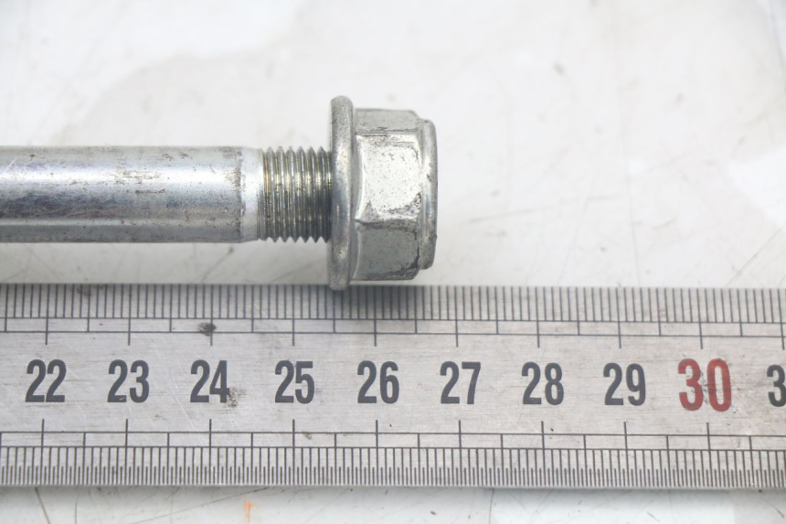 photo de FRONT WHEEL AXLE KYMCO AGILITY 4T 50 (2018 - 2022) - Zoom on usage condition