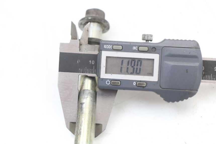 photo de FRONT WHEEL AXLE KYMCO AGILITY CARRY 50 (2011 - 2020) - Alternative perspective