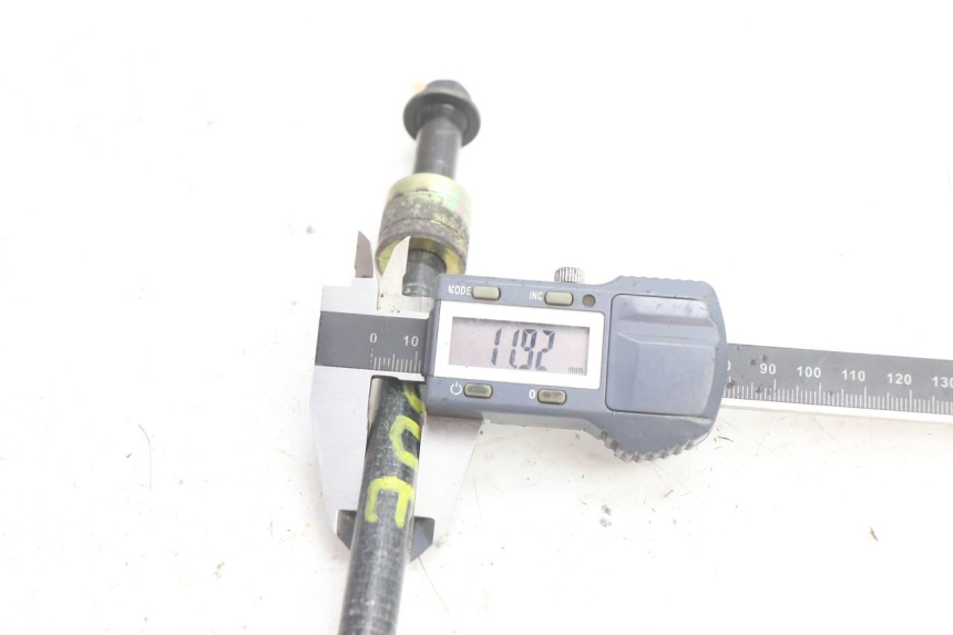 photo de FRONT WHEEL AXLE KYMCO AGILITY CITY 16P 125 (2015 - 2024) - Technical close-up
